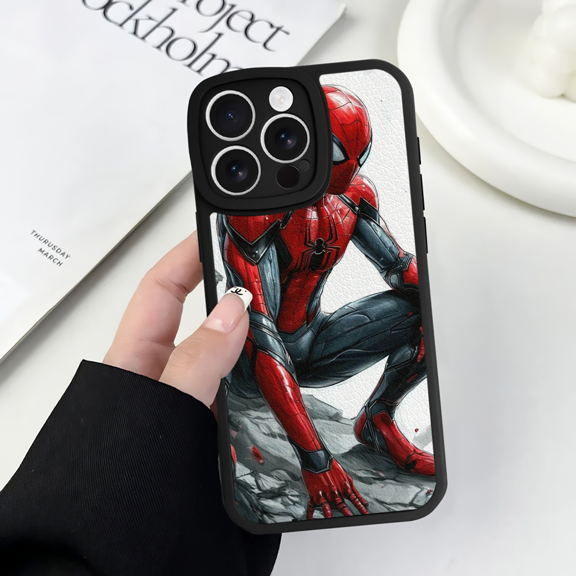 （画像用） Spider Man スパイダーマン 【iPhone 16シリーズ対応】シリコンスマホケース（レザー調） 材質：シリコン